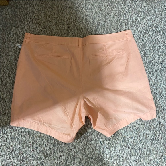 plus size Mid-Rise Twill Everyday Shorts for Women - 5-inch inseam - Picture 3 of 3